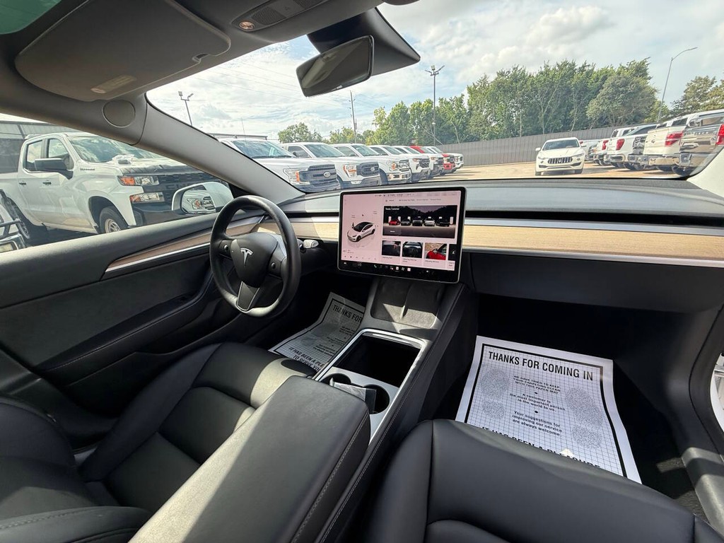 Tesla Model 3 Vehicle Full-screen Gallery Image 18
