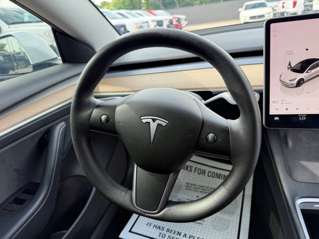 Tesla Model 3 Vehicle Full-screen Gallery Image 20
