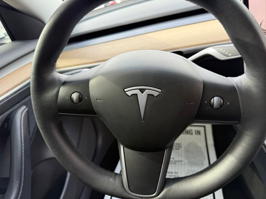 Tesla Model 3 Vehicle Full-screen Gallery Image 21