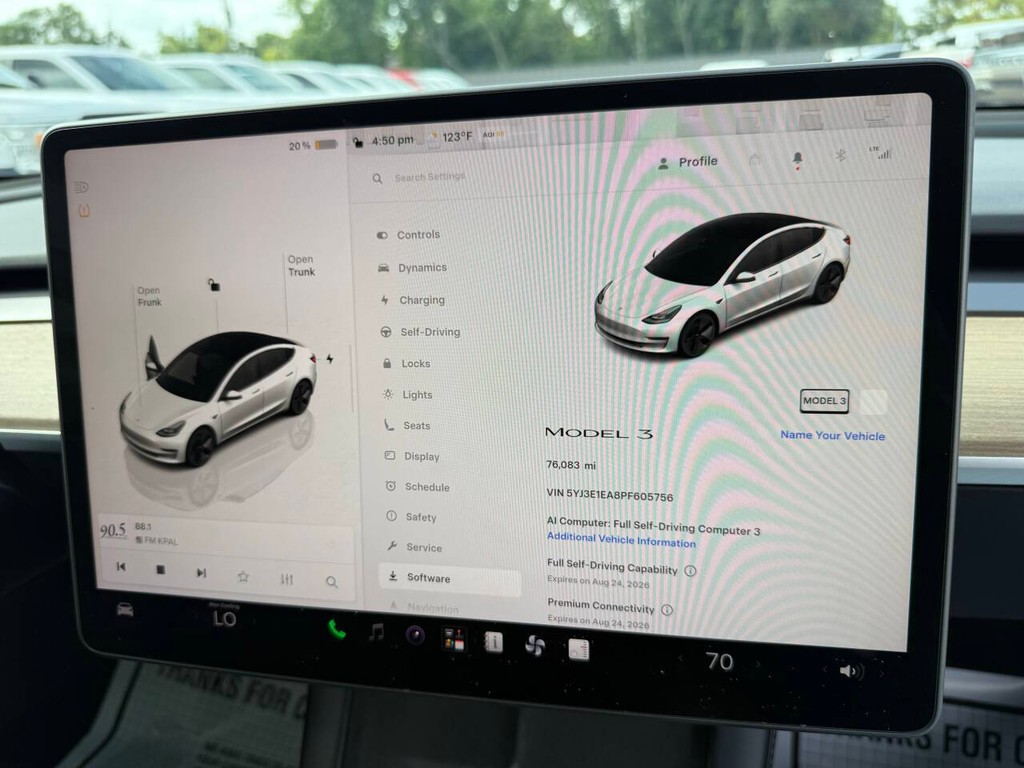Tesla Model 3 Vehicle Full-screen Gallery Image 24