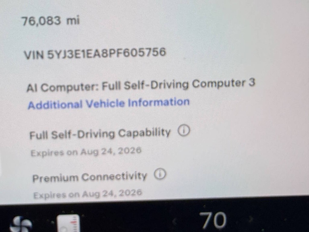 Tesla Model 3 Vehicle Full-screen Gallery Image 25