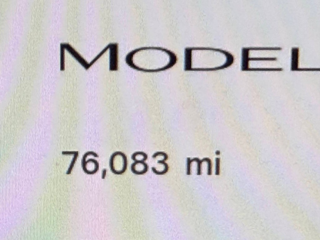 Tesla Model 3 Vehicle Full-screen Gallery Image 28