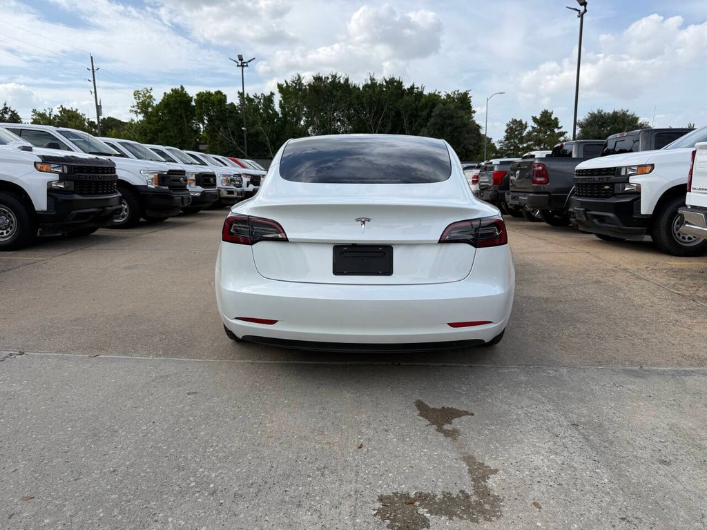 Tesla Model 3 Vehicle Full-screen Gallery Image 35