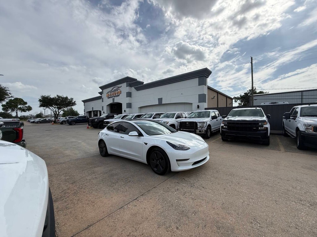Tesla Model 3 Vehicle Full-screen Gallery Image 40