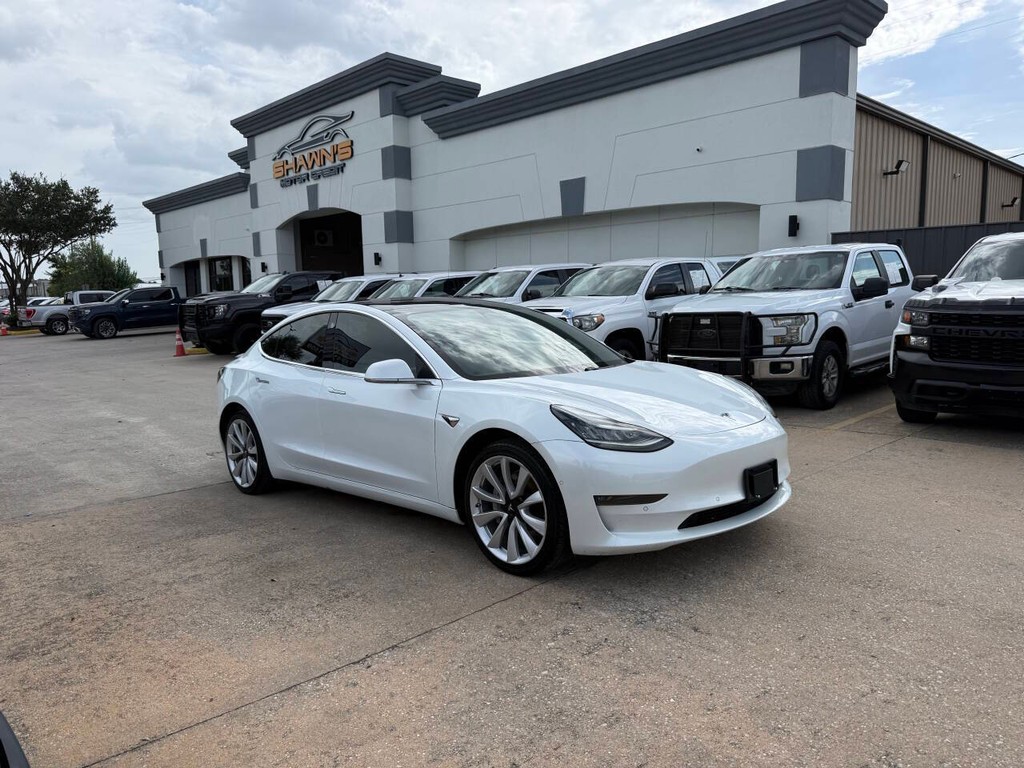 Tesla Model 3 Vehicle Full-screen Gallery Image 02