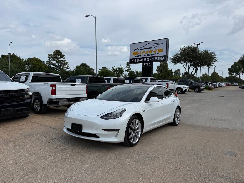 Tesla Model 3 Vehicle Full-screen Gallery Image 03