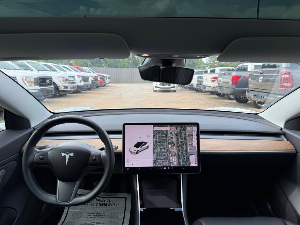 Tesla Model 3 Vehicle Full-screen Gallery Image 17