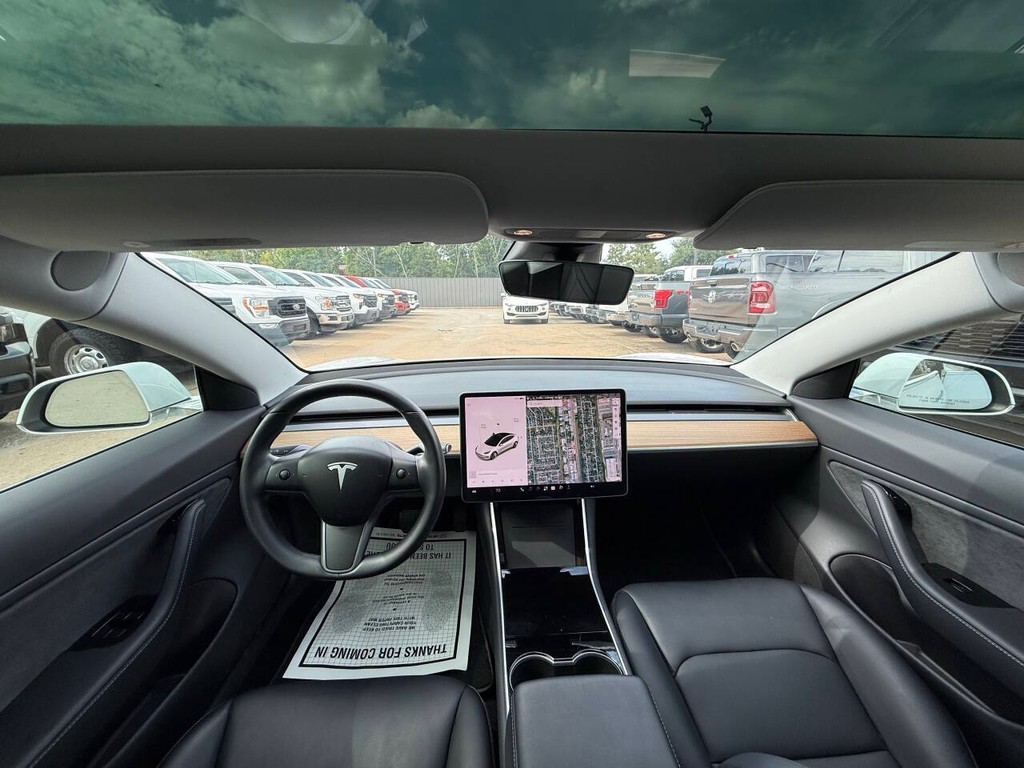 Tesla Model 3 Vehicle Full-screen Gallery Image 18