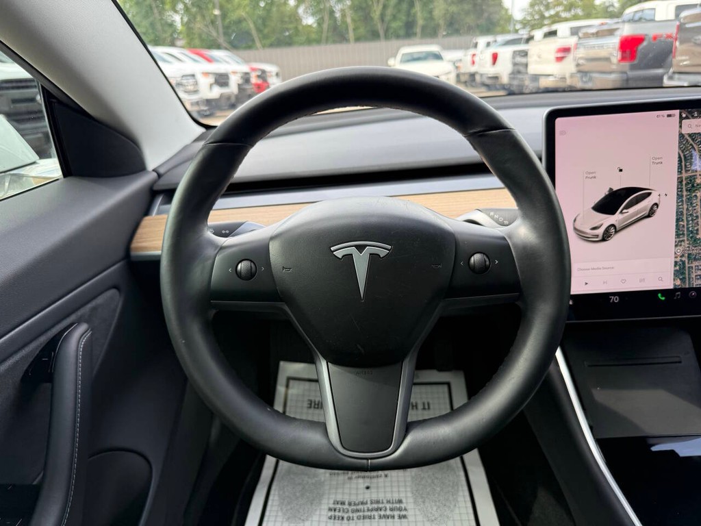 Tesla Model 3 Vehicle Full-screen Gallery Image 22
