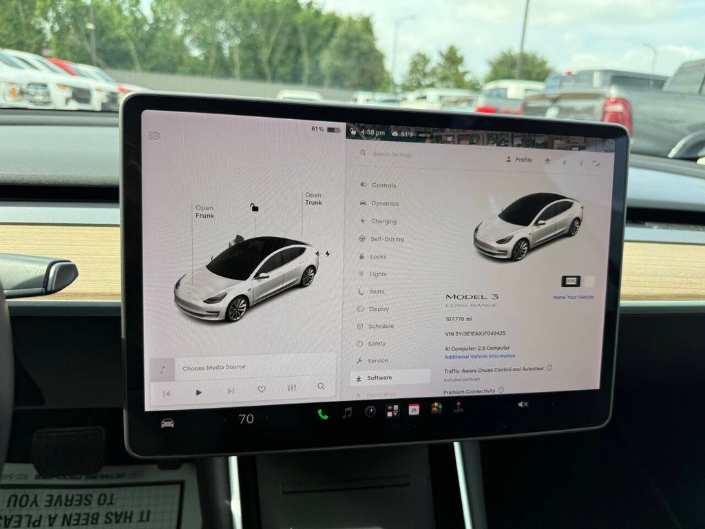 Tesla Model 3 Vehicle Full-screen Gallery Image 25