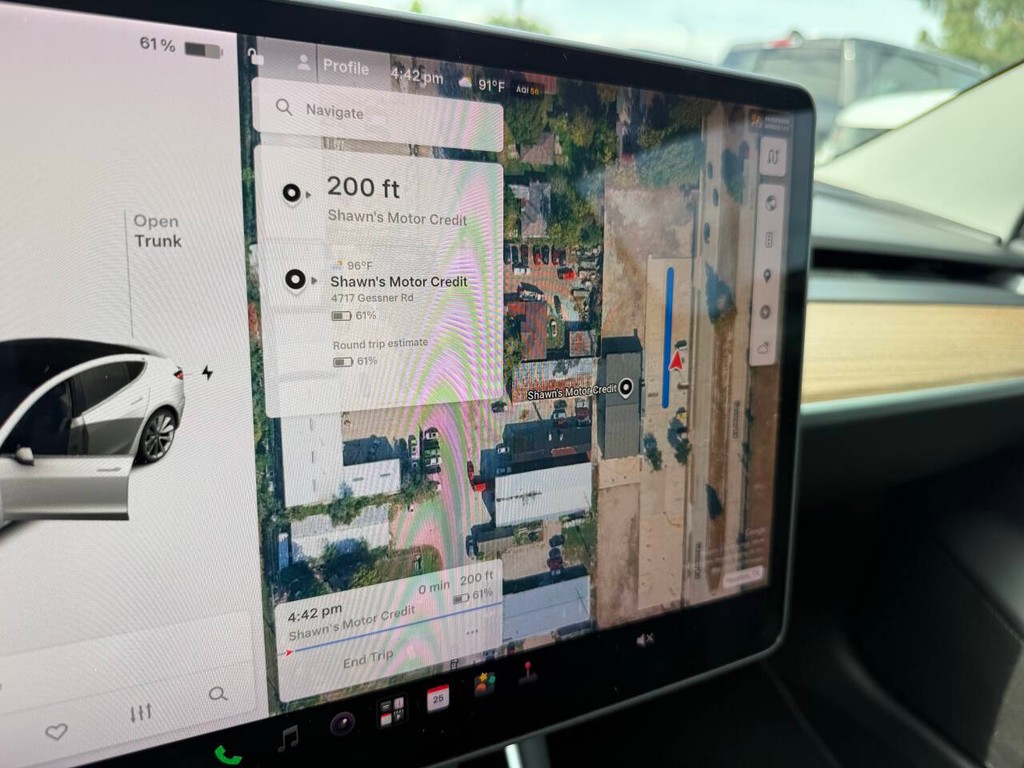 Tesla Model 3 Vehicle Full-screen Gallery Image 28