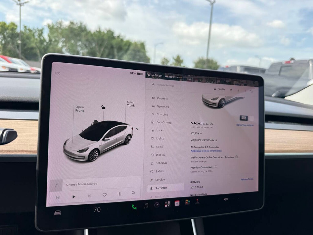 Tesla Model 3 Vehicle Full-screen Gallery Image 29