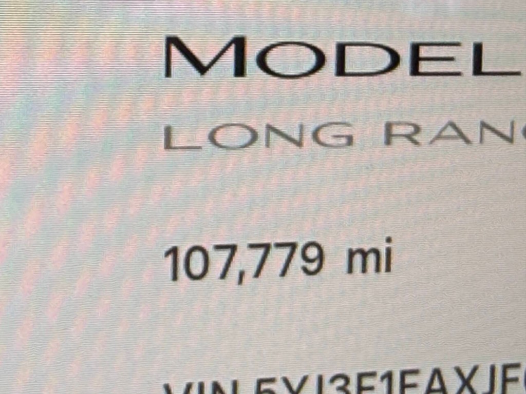 Tesla Model 3 Vehicle Full-screen Gallery Image 31