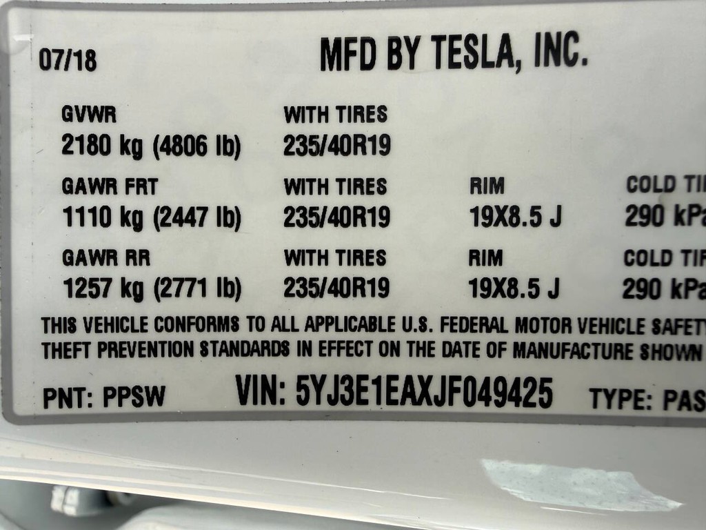 Tesla Model 3 Vehicle Full-screen Gallery Image 33