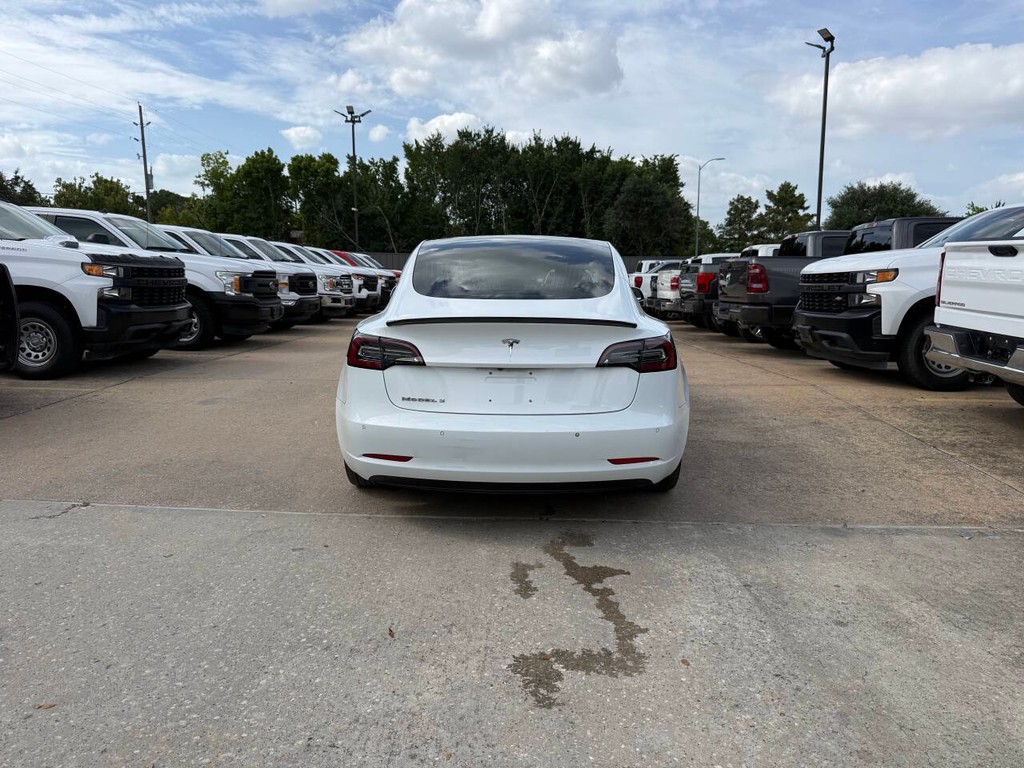 Tesla Model 3 Vehicle Full-screen Gallery Image 37