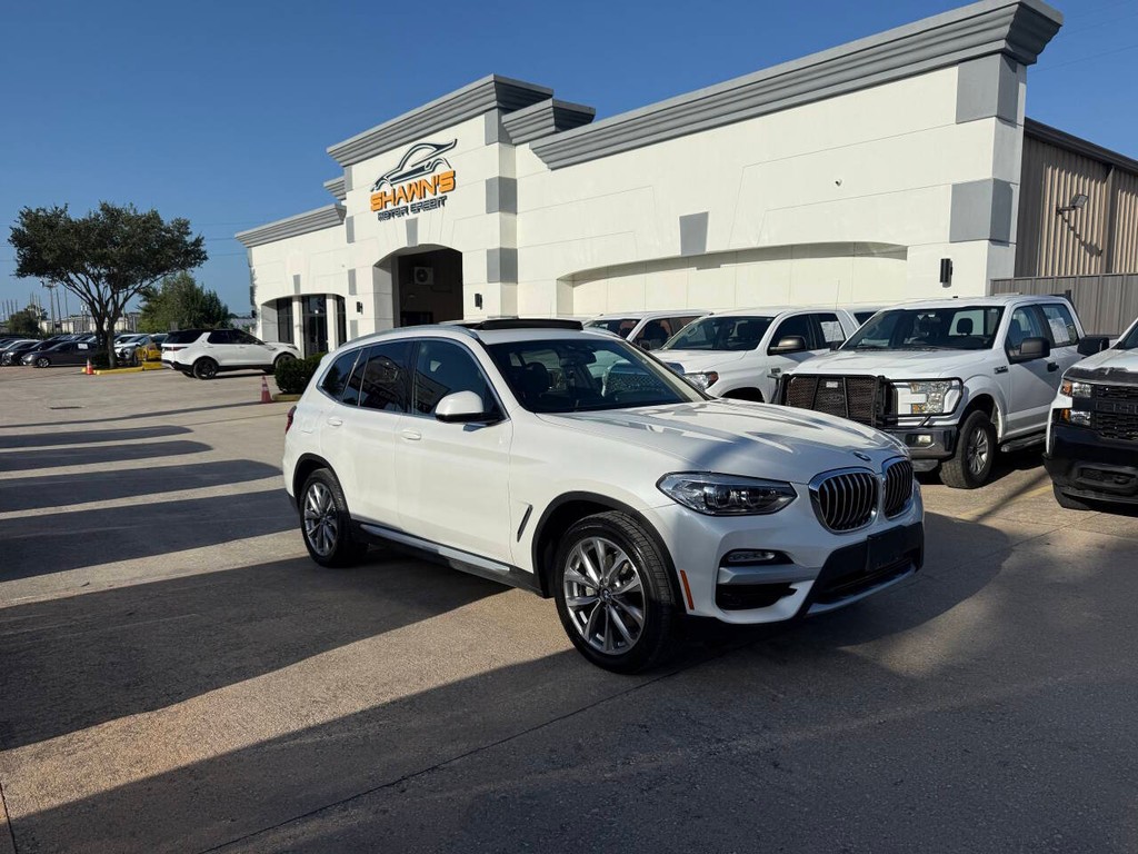 BMW X3 Vehicle Full-screen Gallery Image 02