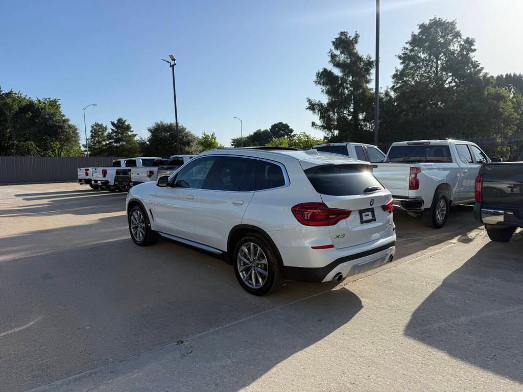 BMW X3 Vehicle Full-screen Gallery Image 04