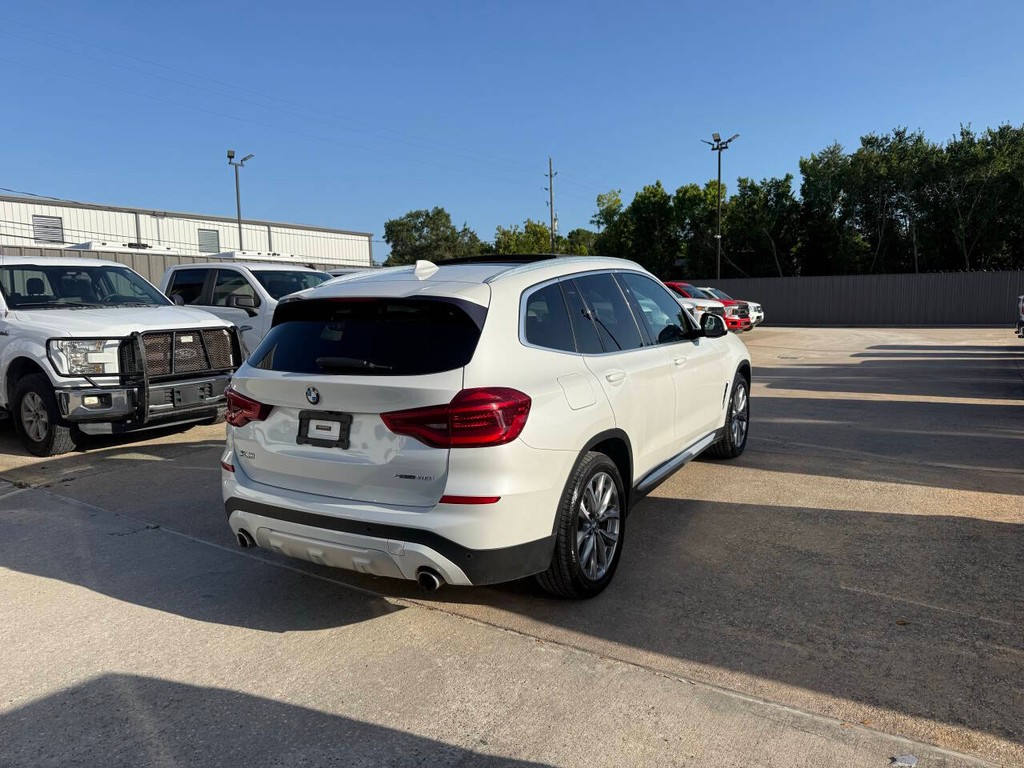 BMW X3 Vehicle Full-screen Gallery Image 05