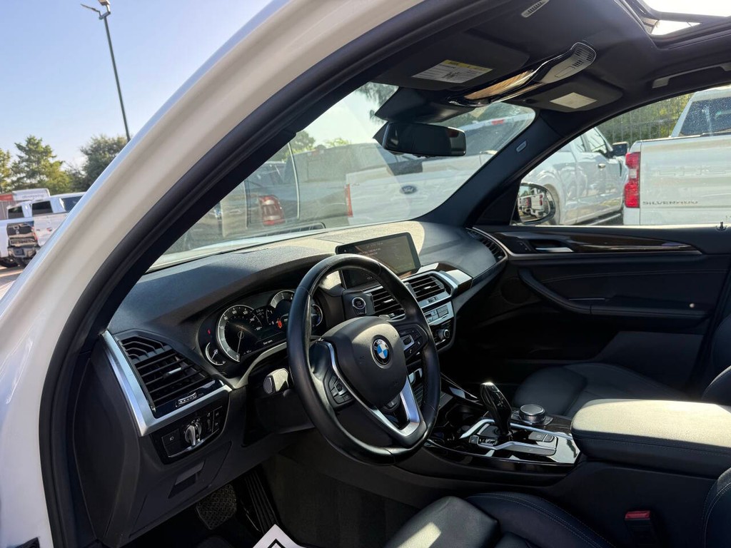 BMW X3 Vehicle Full-screen Gallery Image 06