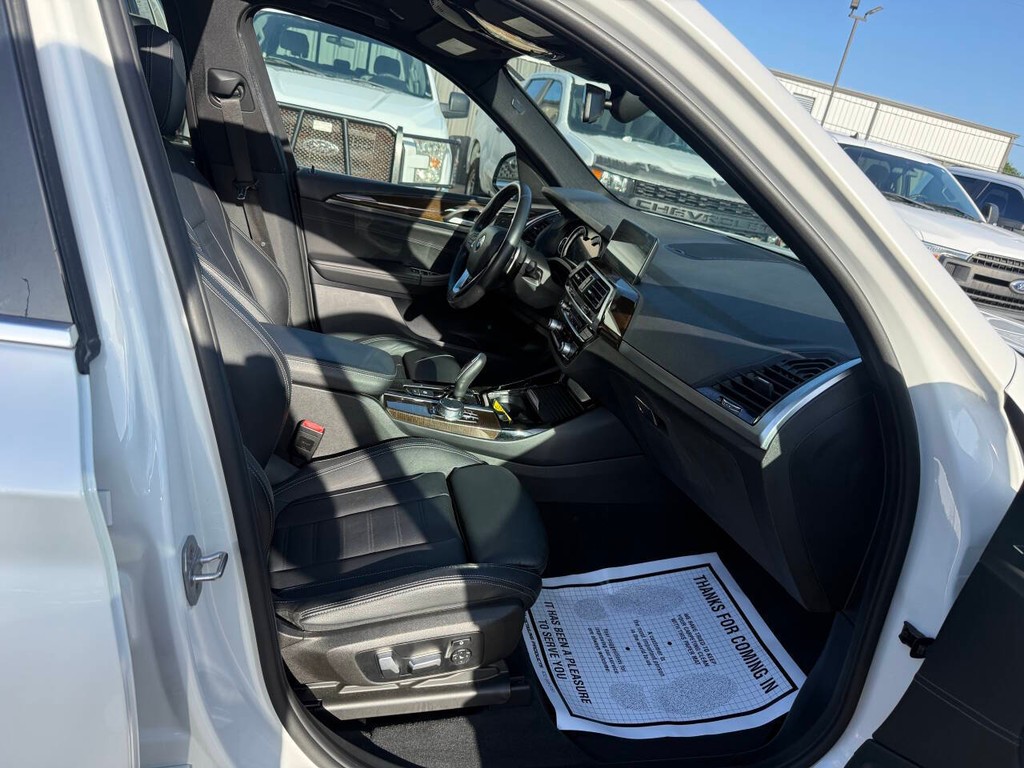 BMW X3 Vehicle Full-screen Gallery Image 10