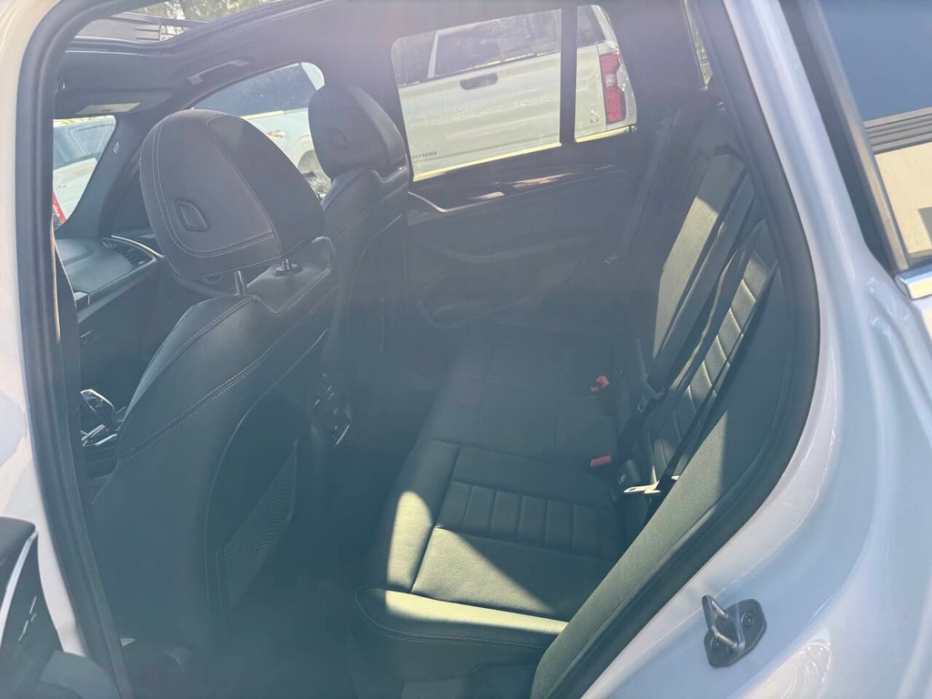 BMW X3 Vehicle Full-screen Gallery Image 13