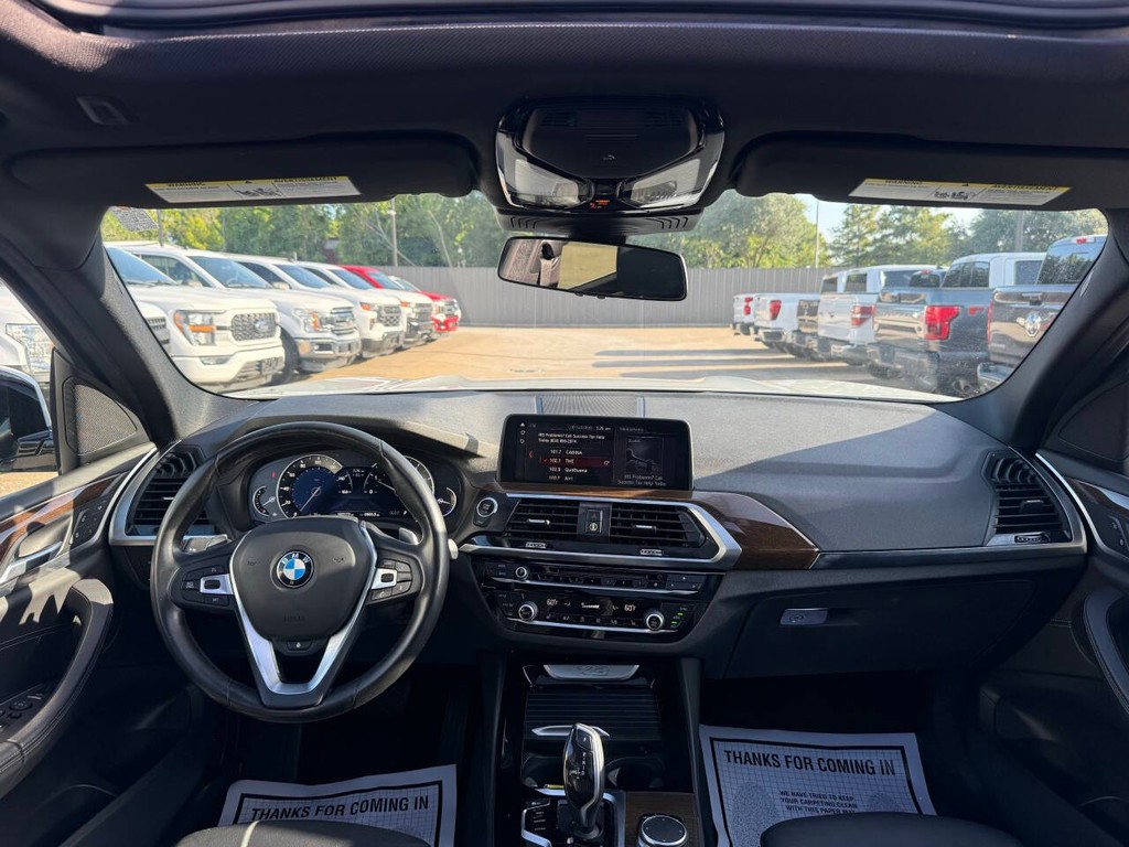 BMW X3 Vehicle Full-screen Gallery Image 17