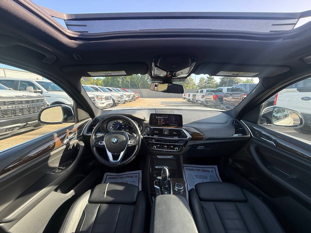 BMW X3 Vehicle Full-screen Gallery Image 18