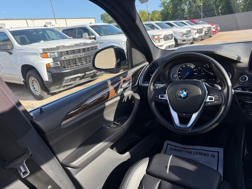 BMW X3 Vehicle Full-screen Gallery Image 19