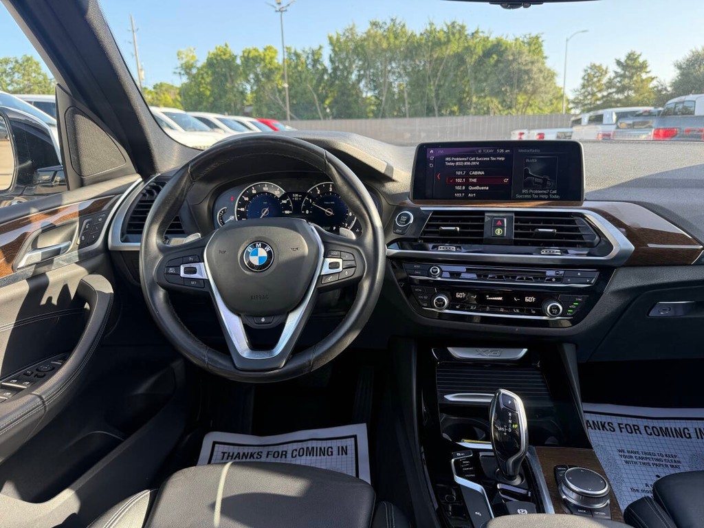 BMW X3 Vehicle Full-screen Gallery Image 21