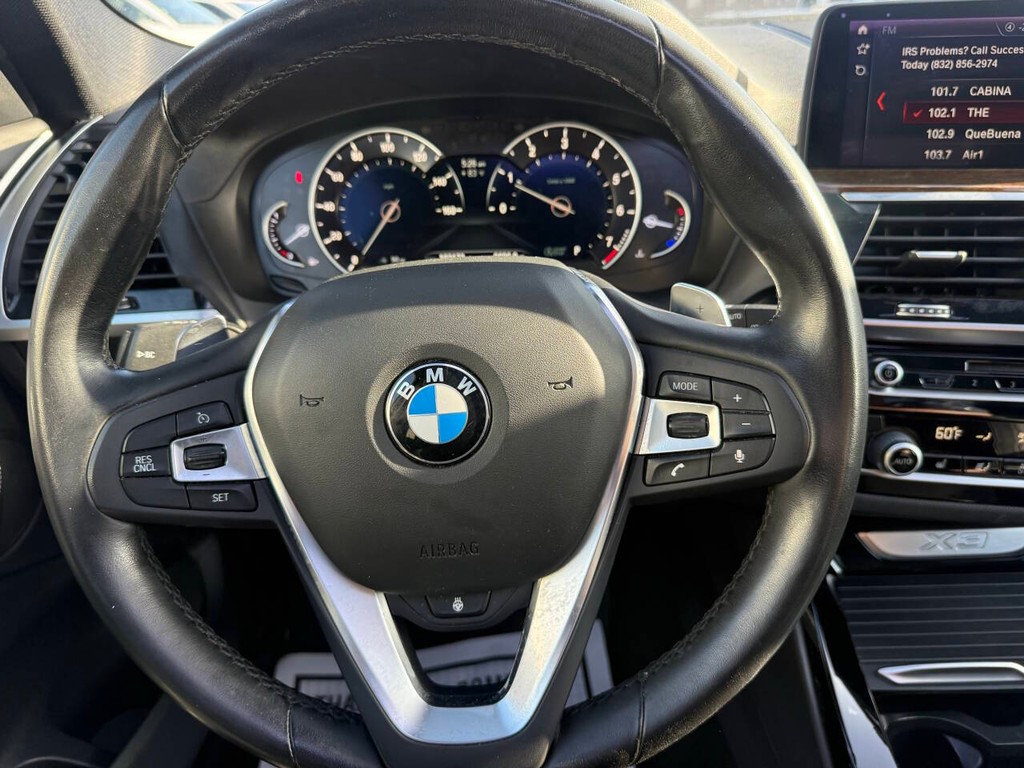 BMW X3 Vehicle Full-screen Gallery Image 23