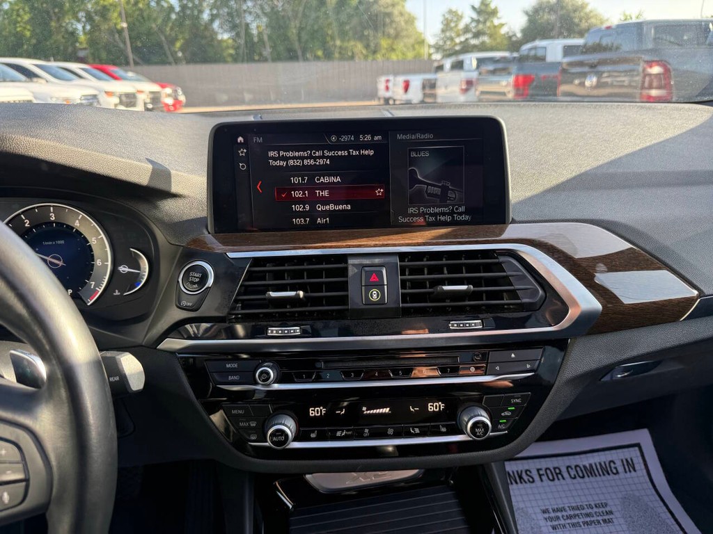 BMW X3 Vehicle Full-screen Gallery Image 24