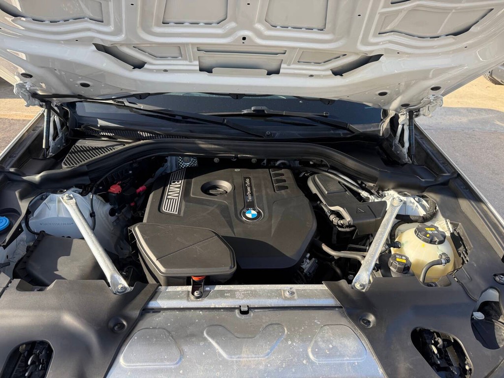 BMW X3 Vehicle Full-screen Gallery Image 36