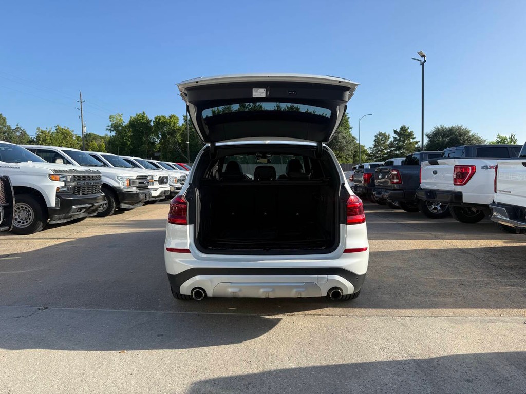 BMW X3 Vehicle Full-screen Gallery Image 38