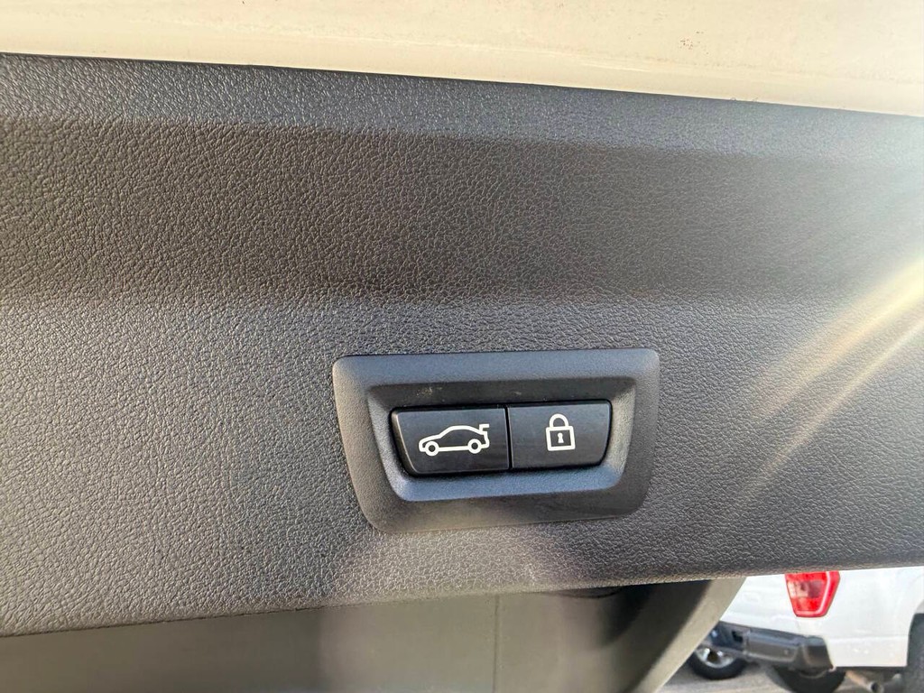 BMW X3 Vehicle Full-screen Gallery Image 39