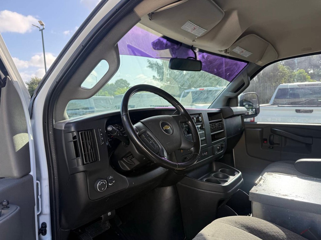 Chevrolet Express Vehicle Full-screen Gallery Image 06