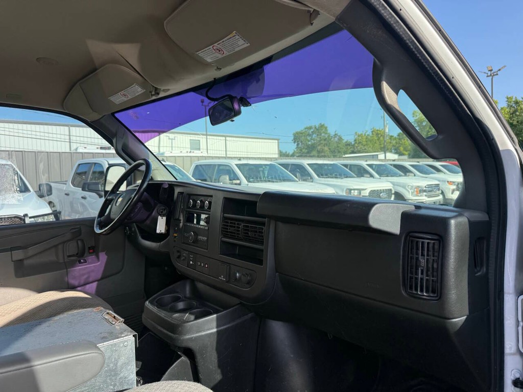 Chevrolet Express Vehicle Full-screen Gallery Image 09