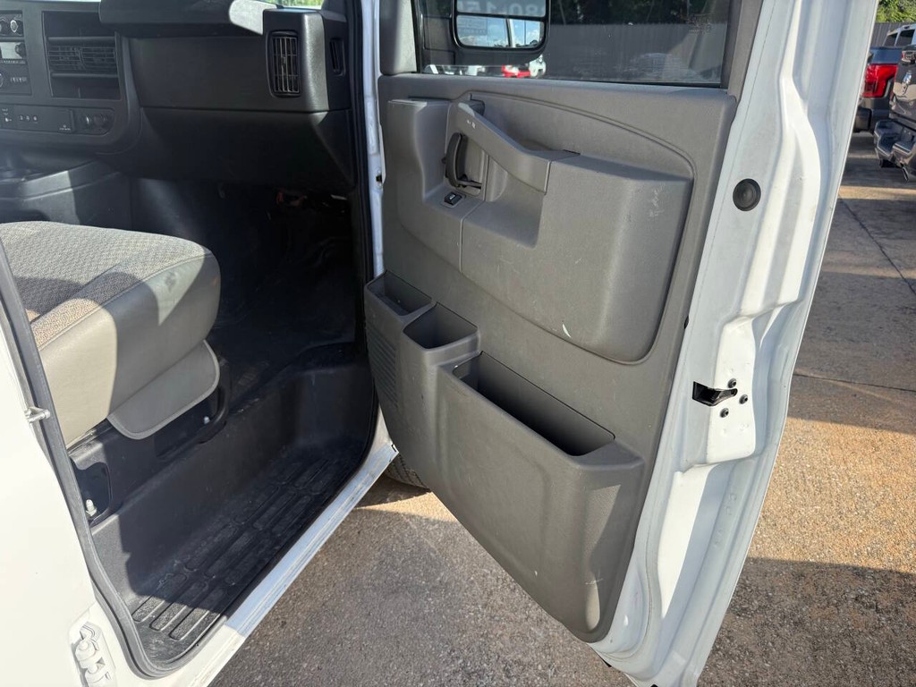 Chevrolet Express Vehicle Full-screen Gallery Image 11