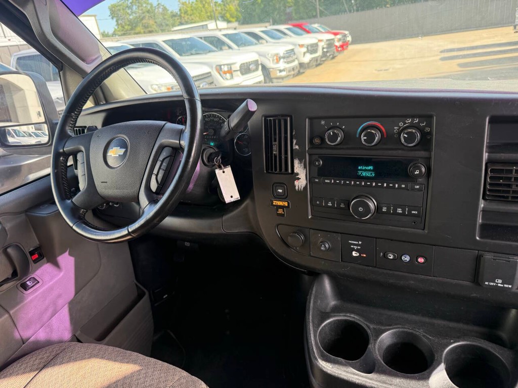 Chevrolet Express Vehicle Full-screen Gallery Image 13
