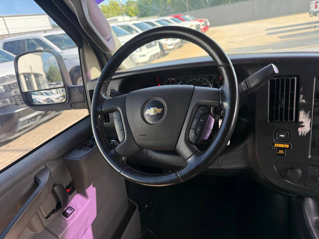 Chevrolet Express Vehicle Full-screen Gallery Image 14
