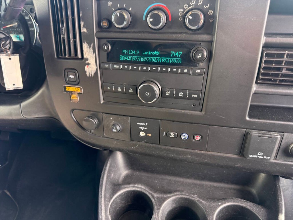 Chevrolet Express Vehicle Full-screen Gallery Image 19