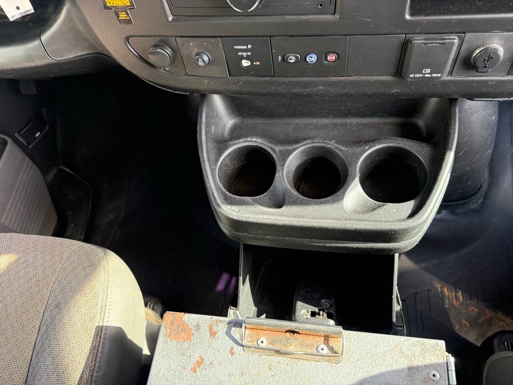 Chevrolet Express Vehicle Full-screen Gallery Image 20