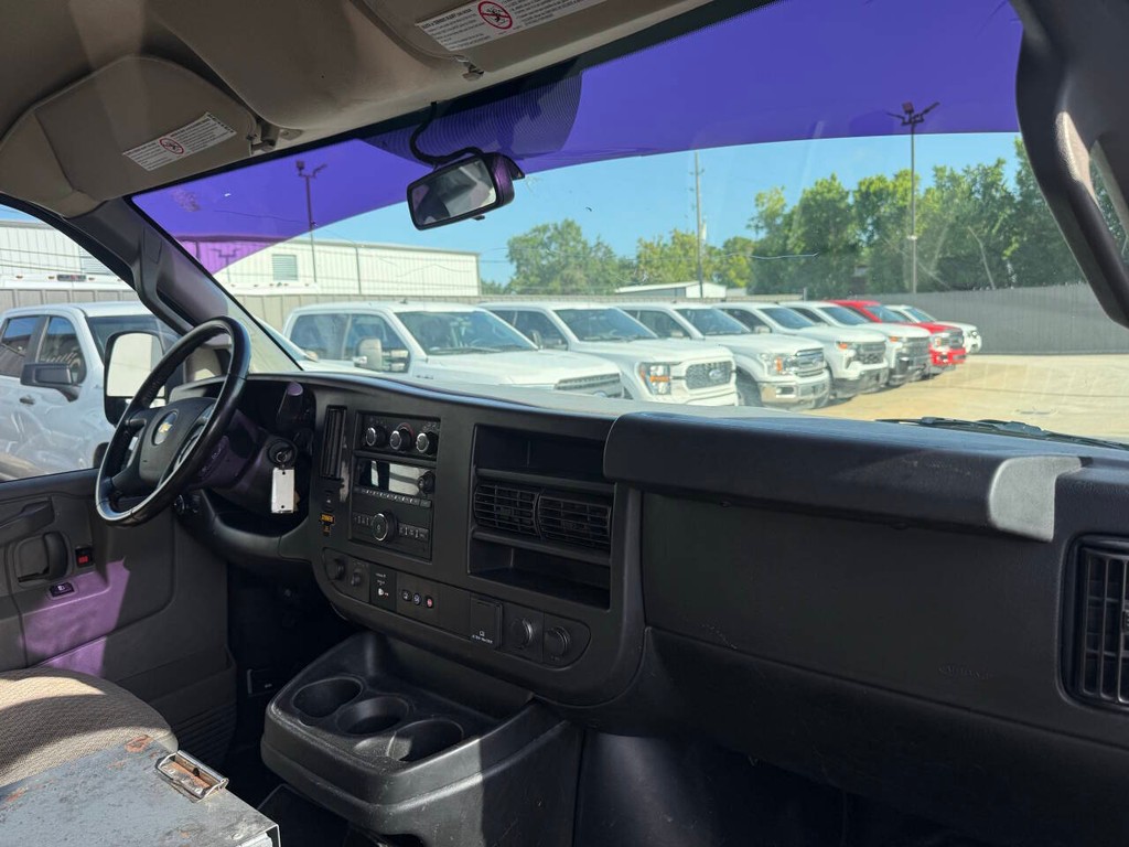 Chevrolet Express Vehicle Full-screen Gallery Image 27