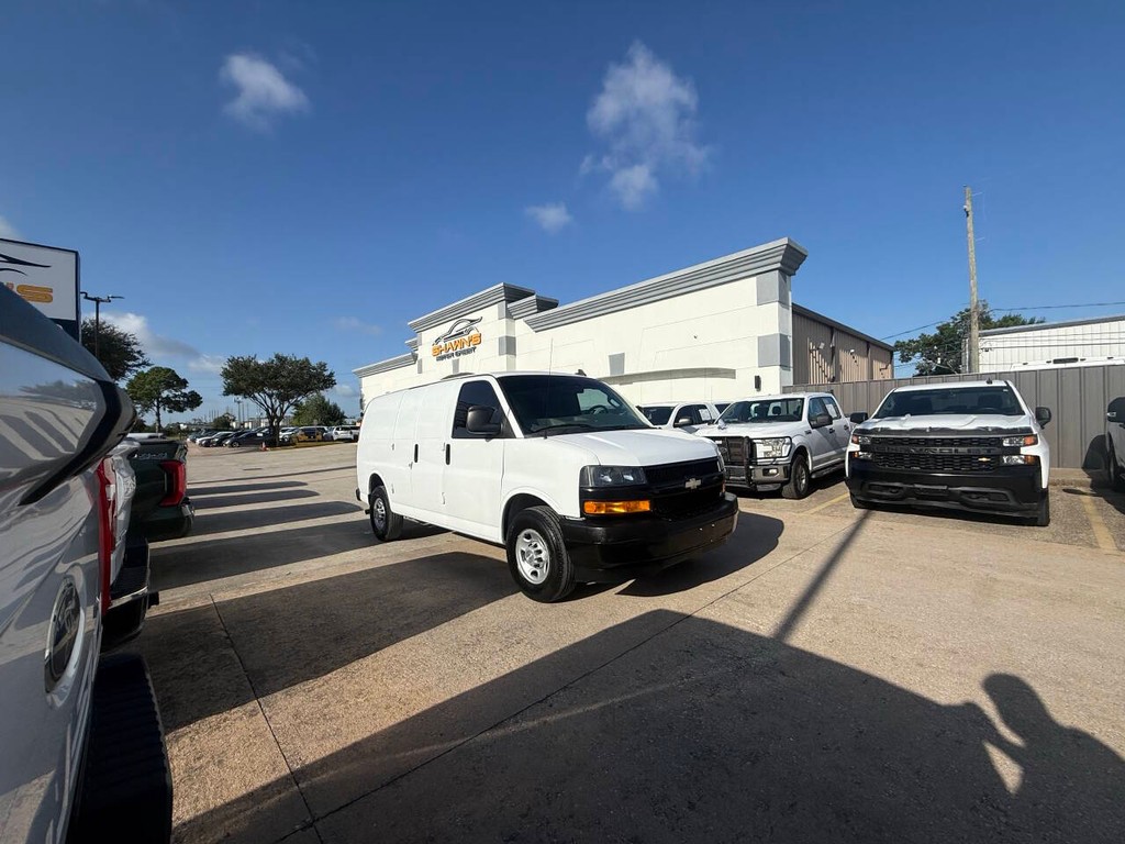 Chevrolet Express Vehicle Full-screen Gallery Image 38