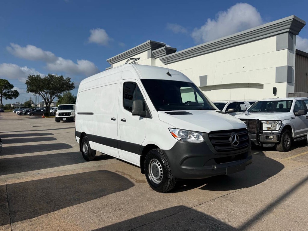 Mercedes-Benz Sprinter Vehicle Full-screen Gallery Image 02