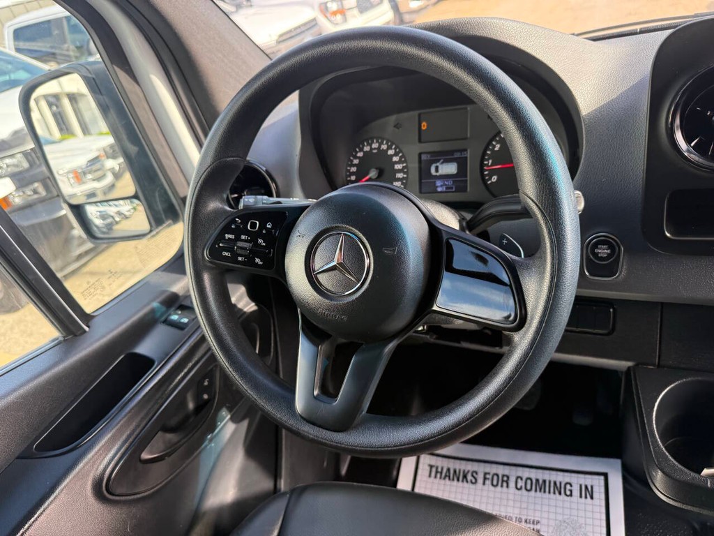 Mercedes-Benz Sprinter Vehicle Full-screen Gallery Image 15