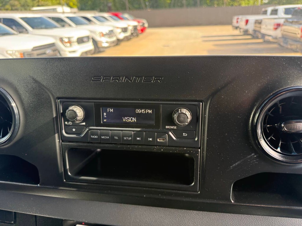 Mercedes-Benz Sprinter Vehicle Full-screen Gallery Image 18