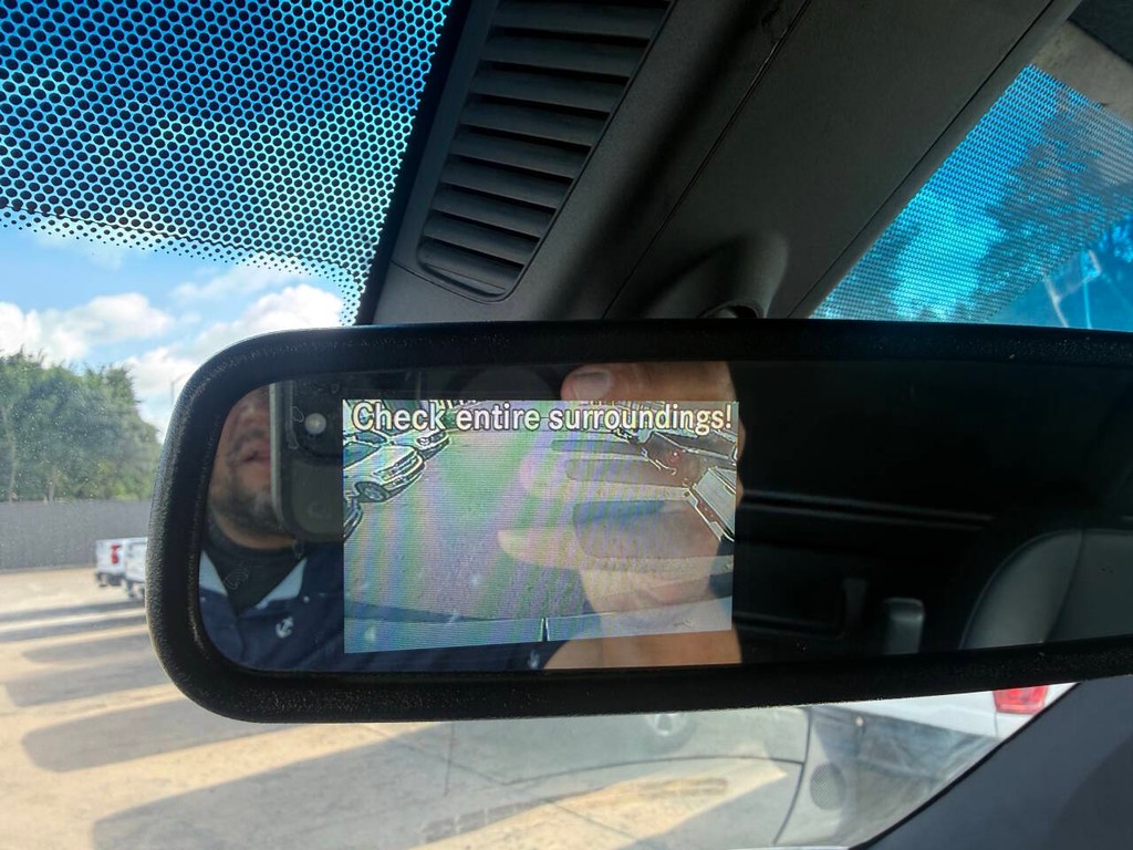 Mercedes-Benz Sprinter Vehicle Full-screen Gallery Image 19
