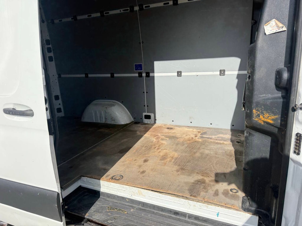Mercedes-Benz Sprinter Vehicle Full-screen Gallery Image 29