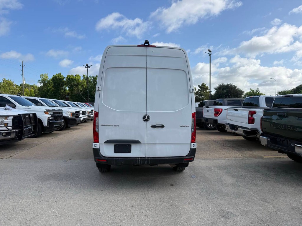 Mercedes-Benz Sprinter Vehicle Full-screen Gallery Image 33