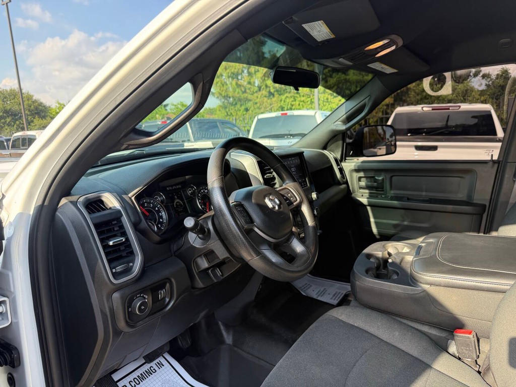Ram 2500 Vehicle Full-screen Gallery Image 06